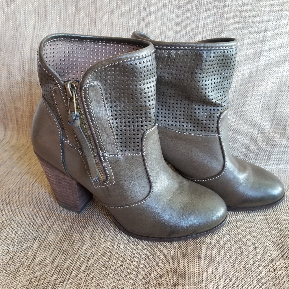 REPORT Booties